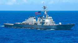 Trong nửa đầu tháng 7, tàu USS Benfold của Mỹ hai lần áp sát các đảo Trung Quốc chiếm đóng trái phép trên Biển Đông (Ảnh: HĐ7).