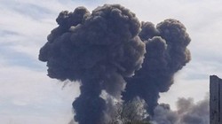 Khói bốc lên dữ dội từ sân bay Saki sau vụ nổ chiều 9/8 (Ảnh: IFeng).