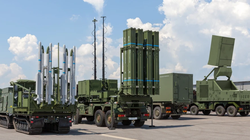 Tên lửa của Hệ thống phòng không IRIS-T SLM của Đức có thể được tích hợp trên các loại bệ phóng khác nhau (Ảnh: QQ).