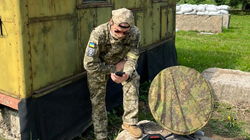 Truyền thông Anh đưa tin các thiết bị đầu cuối Starlink của Quân đội Ukraine ở mặt trận gần đây bị trục trặc nghiêm trọng (Ảnh: IFeng).