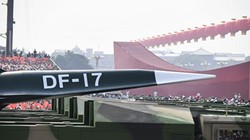 Tên lửa siêu thanh DF-17 của Trung Quốc (Ảnh: Getty).