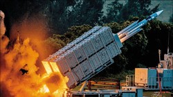 Đài Loan phóng thử tên lửa Hùng Phong-2E, biến thể Hùng Phong-2E/B được cho là có tầm bắn trên 1000km (Ảnh: LTN).