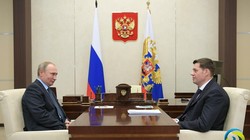 Ông Alexey Mordashov, chủ tịch Công ty gang thép Severstal (phải), tài sản bị mất hơn 11 tỷ USD do lệnh trừng phạt của phương Tây (Ảnh: Sohu).