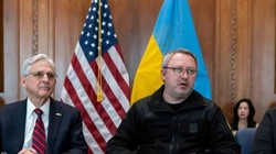 Bộ trưởng Tư pháp Mỹ Garrland (trái) và Viện trưởng Kiểm sát Ukraine Kosstin gặp gỡ hôm 3/2 (Ảnh: AP).