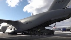 Xe tăng Leopard được Bồ Đào Nha chở đến viện trợ cho Ukraine (Ảnh) Creaders).