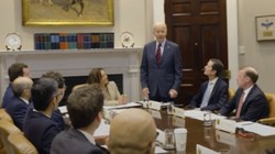 Tổng thống Joe Biden, Phó Tổng thống Kamala Harris gặp các CEO các Công ty công nghệ bàn về an toàn của công nghệ AI (Ảnh: Sina).