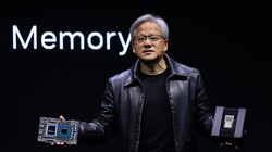 Thành công trong sự nghiệp của Jensen Huang gắn liền với chiếc áo khoác da màu đen (Ảnh: worldjournal).