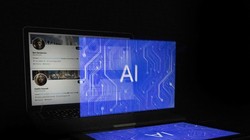 AI đã trở thành công cụ để những kẻ tội phạm sử dụng lừa đảo (Ảnh: AFP).