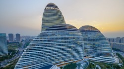 Hai tòa tháp của SOHO Wangjing Bắc Kinh nơi đang đứng trước nguy cơ vỡ nợ (Ảnh: Wiki)