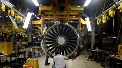 Công ty AOG Technics có trụ sở tại London đã cung cấp số lượng chưa rõ linh kiện giả hoặc không rõ nguồn gốc dùng cho việc bảo trì động cơ máy bay (Ảnh: Bloomberg).