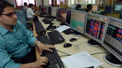 Giá trị thị trường chứng khoán Ấn Độ đang tăng mạnh, đã vượt mốc 4 ngàn tỷ USD (Ảnh: AFP).