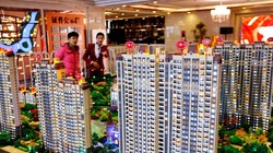 Tình trạng thị trường ế ẩm khiến các công ty bất động sản Trung Quốc phải tung ra nhiều chiêu bài tiếp thị (Ảnh: Hk01)