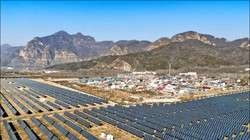 Tấm pin Mặt trời là một trong ba mặt hàng xuất khẩu tăng kỉ lục (Ảnh: Creaders)