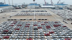 Từ 1/8, mức thuế xe ô tô Trung Quốc nhập khẩu sẽ tăng gấp 3 lần, lên 100% (Ảnh: Sina).