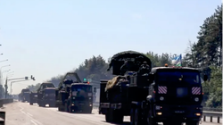 Đoàn xe tiếp viện của Nga kéo về Kursk (Ảnh: QQ).