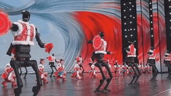 Robot biểu diễn cùng vũ công. Ảnh: Singtao.