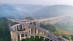 Năm 1988, Trung Quốc mới có 20 km đường cao tốc đầu tiên, nay đã có 183.600 km, đứng đầu thế giới. Ảnh: Sina.