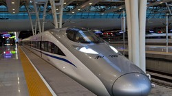 Đoàn tàu cao tốc Hài Hòa chạy tốc độ trên 350 km/h. Ảnh: Baidu.