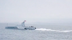 Hình ảnh tàu Orca với trực thăng phía sau chụp ngày 9/2/2025. Ảnh: QQnews.