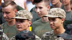 Tới đây, Ukraine sẽ tuyển dụng các thanh niên từ 18-24 tuổi gia nhập quân đội. Ảnh: Guancha.