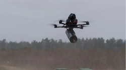 Máy bay không người lái cáp quang của Quân đội Nga, "thần chết" đe dọa binh sĩ Ukraine ngày đêm. Ảnh: Creaders.