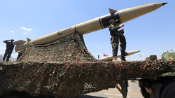 Tên lửa đạn đạo Quds-5 của Houthi trong một cuộc diễu binh. Ảnh: Getty.