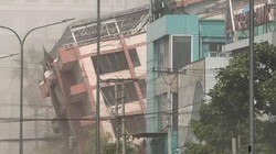 Nhà dân ở Myanmar bị nghiêng do động đất. Ảnh: Dongfang.