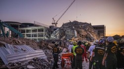 Hiện trường Tòa nhà Văn phòng Kiểm toán ở Bangkok bị sập. Ảnh: Getty.