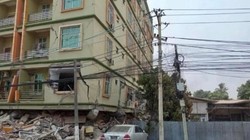 Tòa nhà 11 tầng ở Mamdalay chỉ còn lại 7 tầng trên mặt đất. Ảnh: Đông Phương.