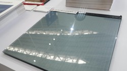 Sản phẩm kính phát điện của Tập đoàn Jiemisi CNBM. Ảnh: Sina.