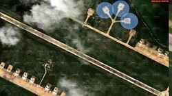 Ảnh vệ tinh chụp ngày 2/6 cho thấy một số máy bay bị hư hại sau cuộc tấn công bằng máy bay không người lái của Ukraine tại căn cứ Belaya ở tỉnh Irkutsk, cách biên giới Ukraine-Nga khoảng 4.500 km. Ảnh: Reuters.