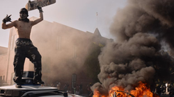 Biểu tình chống thực thi Luật di trú ở Los Angeles đã diễn biến thành bạo động. Ảnh: AFP.