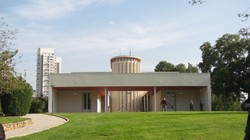 Viện Nghiên cứu Khoa học Weizmann trước khi bị trúng tên lửa. Ảnh: Wiki.