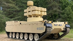 Toàn bộ hệ thống phóng tên lửa tầm xa Akeron LP trên xe robot Type-X. Ảnh: NetEase.