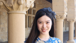 Carina Hong (Hồng Lạc Đồng) tài năng trẻ với tham vọng tạo ra nhà toán học AI. Ảnh: Sina.