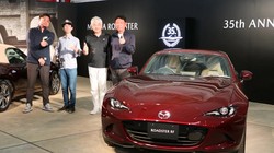 Phiên bản kỷ niệm 35 năm của chiếc Mazda Roadster được nâng cấp nhiều chi tiết đặc trưng từ các thế hệ trước đây. 