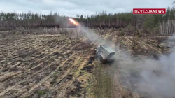 Pháo phản lực BM-21 Grad Nga sử dụng chiến thuật “đu quay pháo binh” ở Ukraine. Ảnh Video TV Zvezda.