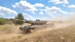 Xe tăng T-80BVM quân đội Nga. Ảnh minh họa RG