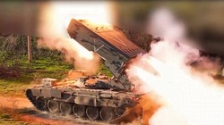 Pháo phản lực nhiệt áp Solntsepek TOS-1A phóng đạn trên chiến trường thị trấn Ugledar. Ảnh minh họa RusVesna. 