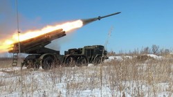 Pháo phản lực Uragan BM-27 Nga pháo kích. Ảnh minh họa RG.