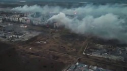 Pháo phản lực nhiệt áp Solntsepek TOS-1A tấn công tuyến phòng ngự quân đội Ukraine ở thị trấn Ugledar. Ảnh Video Rusvesna. 