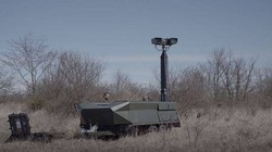 Hệ thống tình báo, trinh sát tự động SurveilSPIRE do công ty Estonia DefSecIntel sản xuất. Ảnh video Estonia DefSecIntel