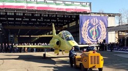 Phiên bản mới máy bay phản lực huấn luyện Yasin do Iran sản xuất được ra mắt tại Tehran, Iran ngày 11/3/2023. Ảnh hãng tin Tasnim.