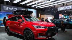 Cổ phiếu BYD, nhà sản xuất xe điện (EV) lớn nhất thế giới theo doanh thu, giảm 11% tại Hồng Kông và 7,8% tại Thâm Quyến. Ảnh Tân Hoa Xã