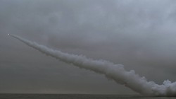 Triều Tiên phóng "tên lửa hành trình chiến lược" từ tàu ngầm tại một địa điểm không xác định ngày 12/3. Ảnh KCNA