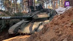 Xe tăng T-90M trong công sự lộ thiên ở Donbass. Ảnh minh họa TopWar