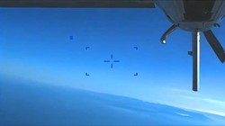 Chiếc UAV MQ-9 Reaper với cánh quạt động cơ đẩy bị vặn xoắn. Ảnh video Bộ Quốc phòng Mỹ. 