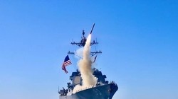Tàu khu trục USS Chafee (DDG 90) phóng tên lửa Tomahawk Block V mới trong cuộc diễn tập tên lửa 1/12/ 2020. Ảnh Ens. Sean Ianno/Hải quân Mỹ.