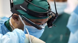 Kính thực tế tăng cường Google Glass Enterprise, năm 2017. Ảnh minh họa CNBC