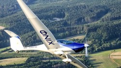 Máy bay hạng nhẹ Pure Flight ΦNIX của Pháp. Ảnh Electrek